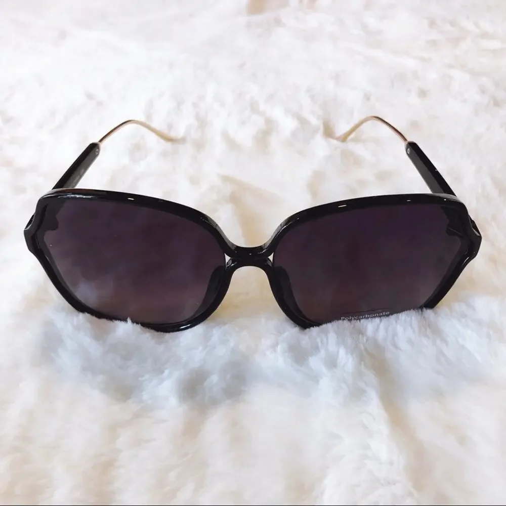 Charlotte Black Oversized Metal Round Sunglasses